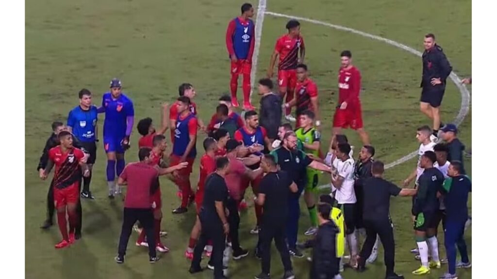 Pleno do STJD reduz punições de Athletico e Coritiba após confusão no clássico