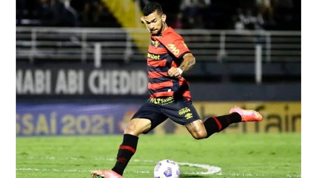 Coritiba acerta contratação do meia Gustavo por três temporadas